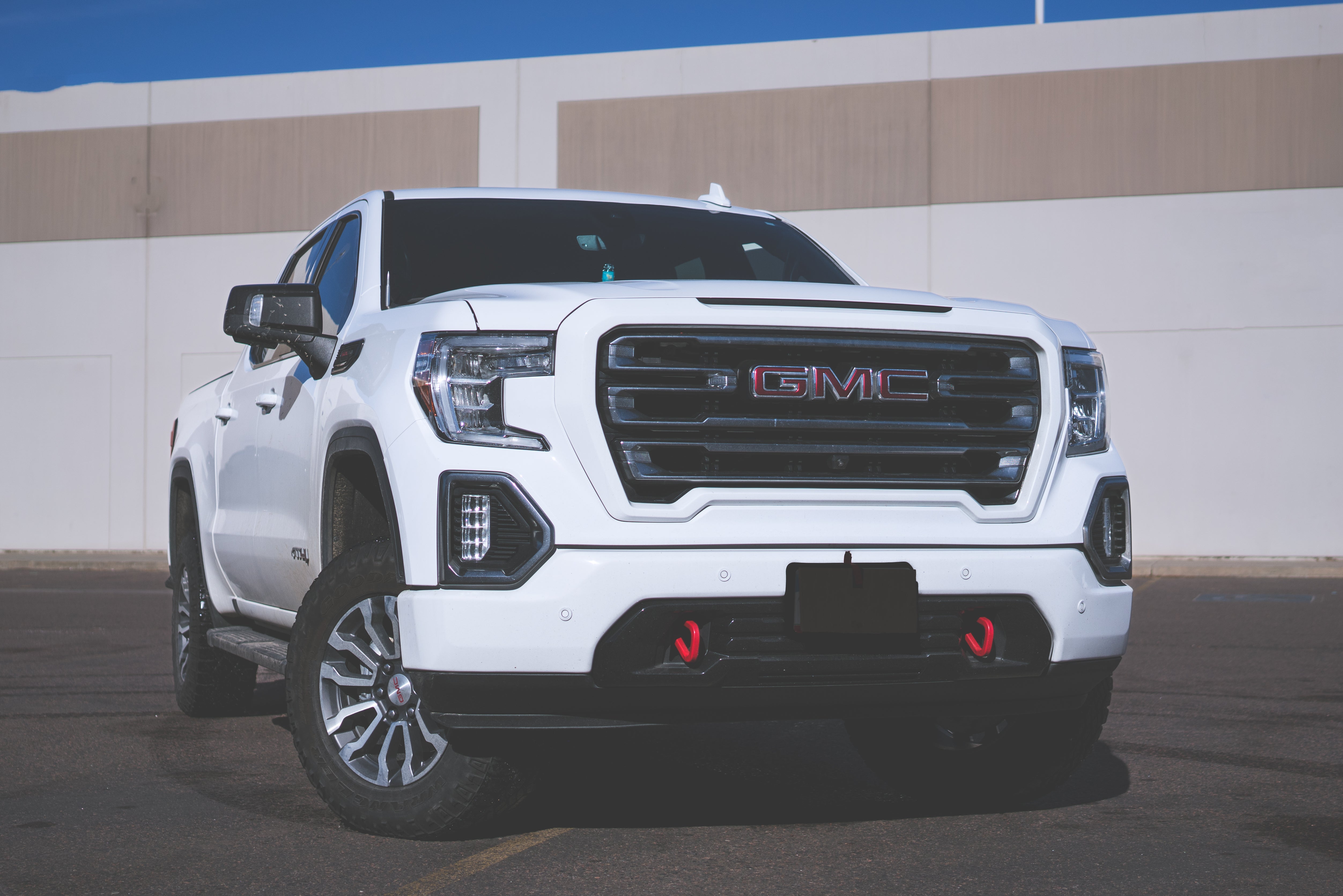 Juggernaut Build: Sierra AT4 ReadyLift Leveling Kit