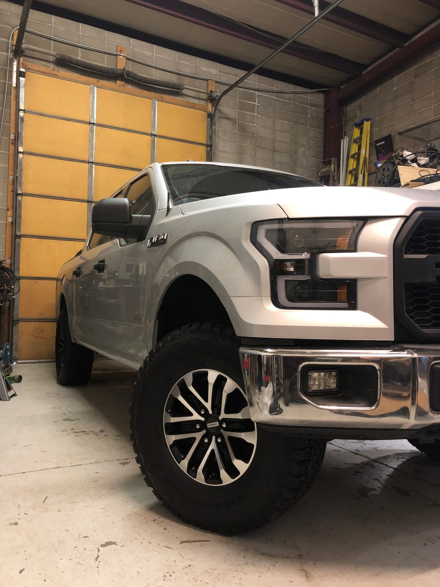 Ford F150 Fox Leveling Kit and Raptor Wheels - Juggernaut USA