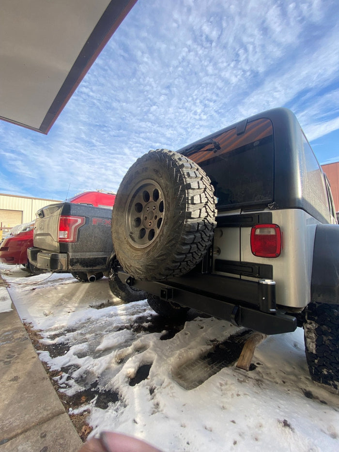 Jeep Wrangler TJ: LOD Rear Bumper + Tire Swing-Out